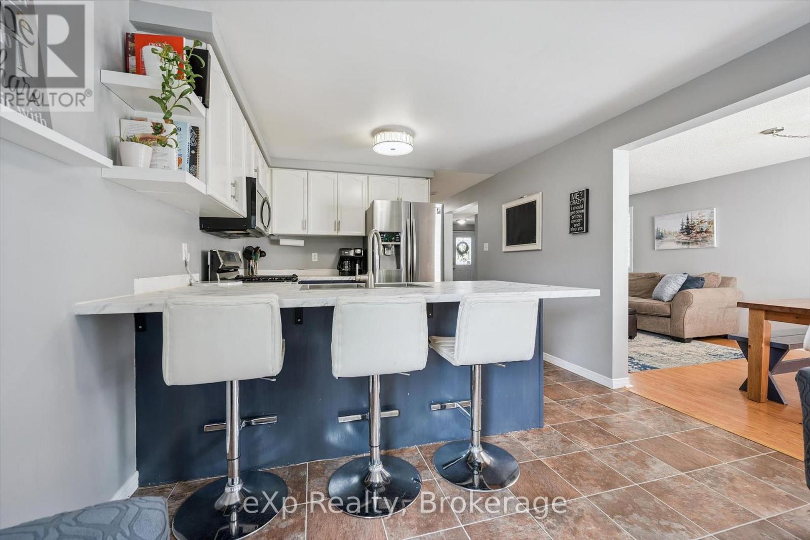 296 TAIT CRESCENT - 14