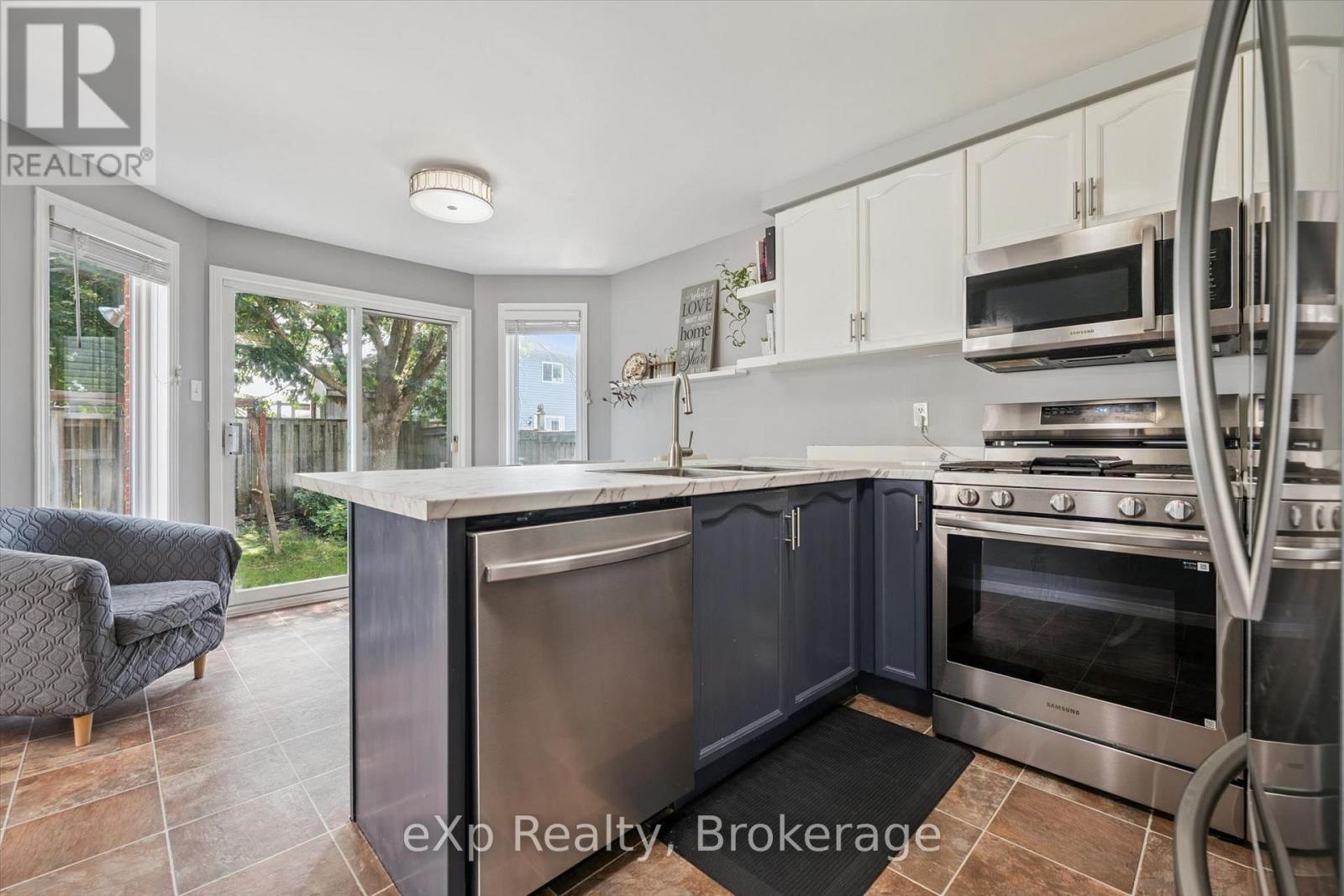 296 TAIT CRESCENT - 15