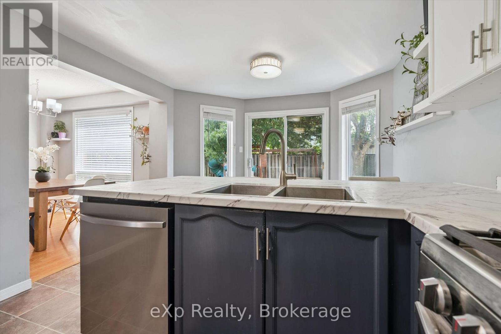 296 TAIT CRESCENT - 17