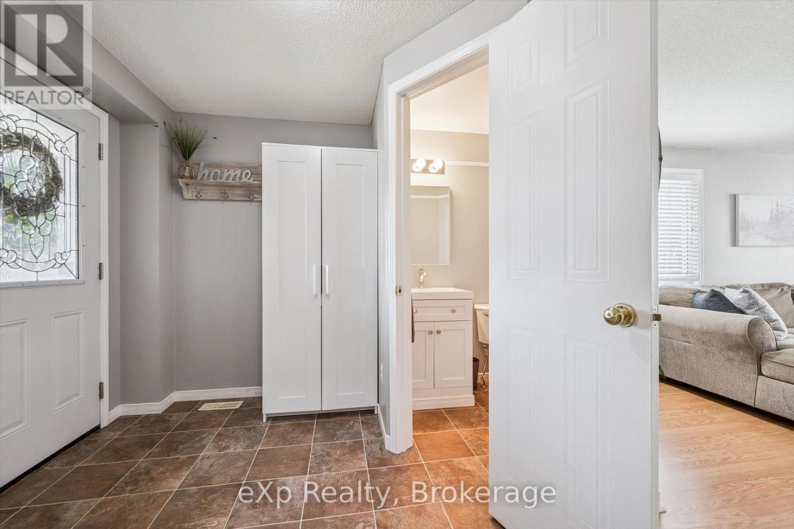 296 TAIT CRESCENT - 19