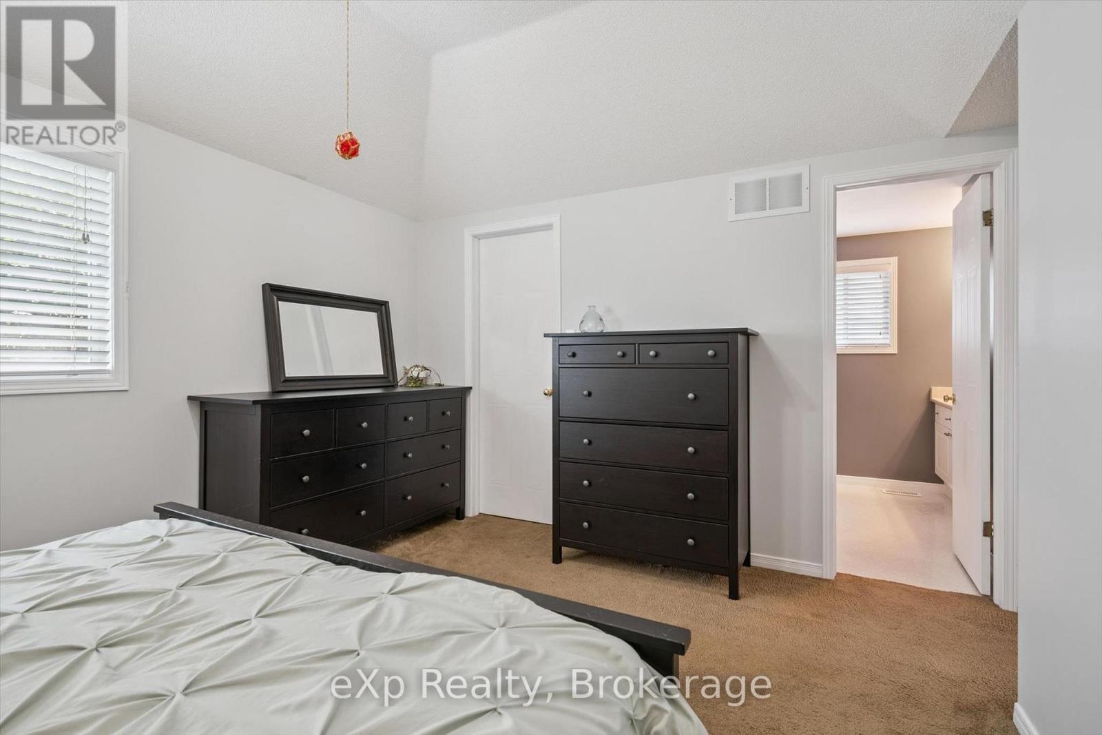 296 TAIT CRESCENT - 28