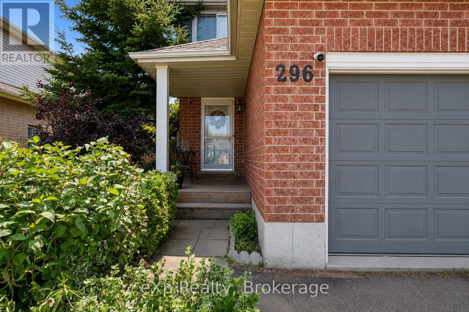296 TAIT CRESCENT - 3
