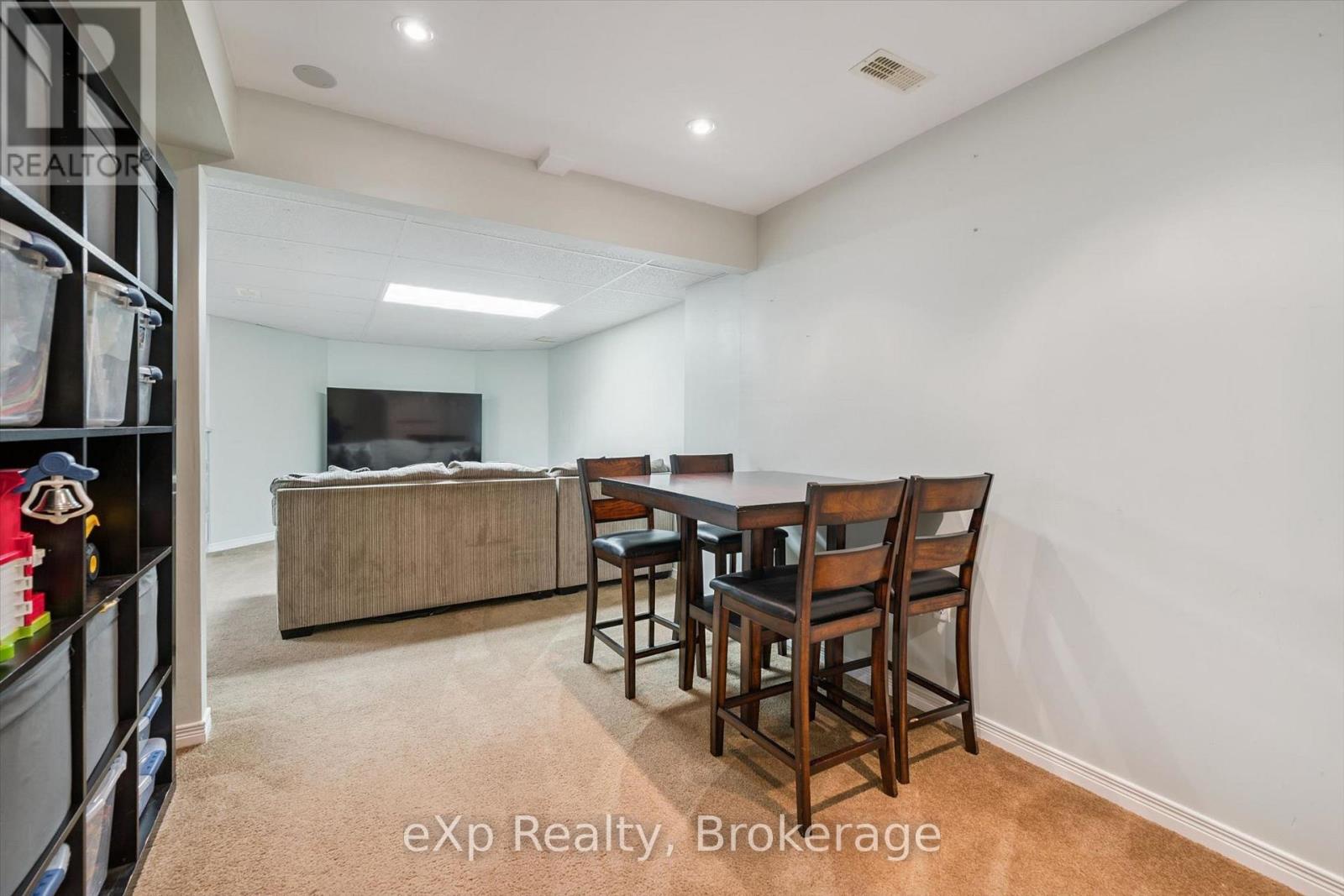 296 TAIT CRESCENT - 31