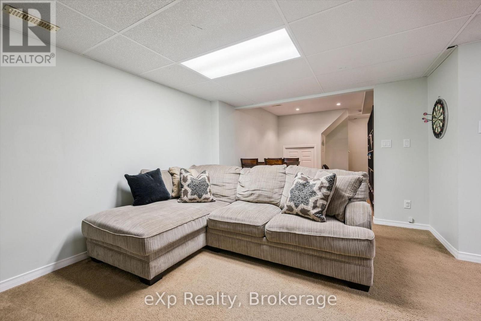 296 TAIT CRESCENT - 33