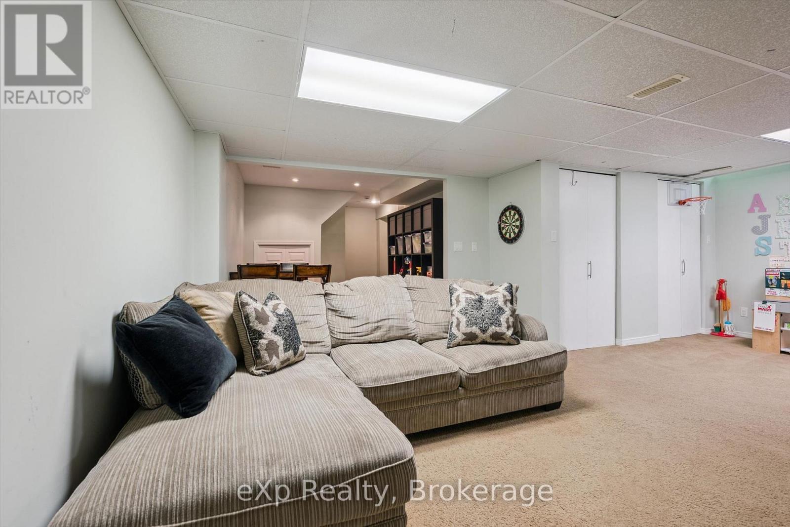 296 TAIT CRESCENT - 34