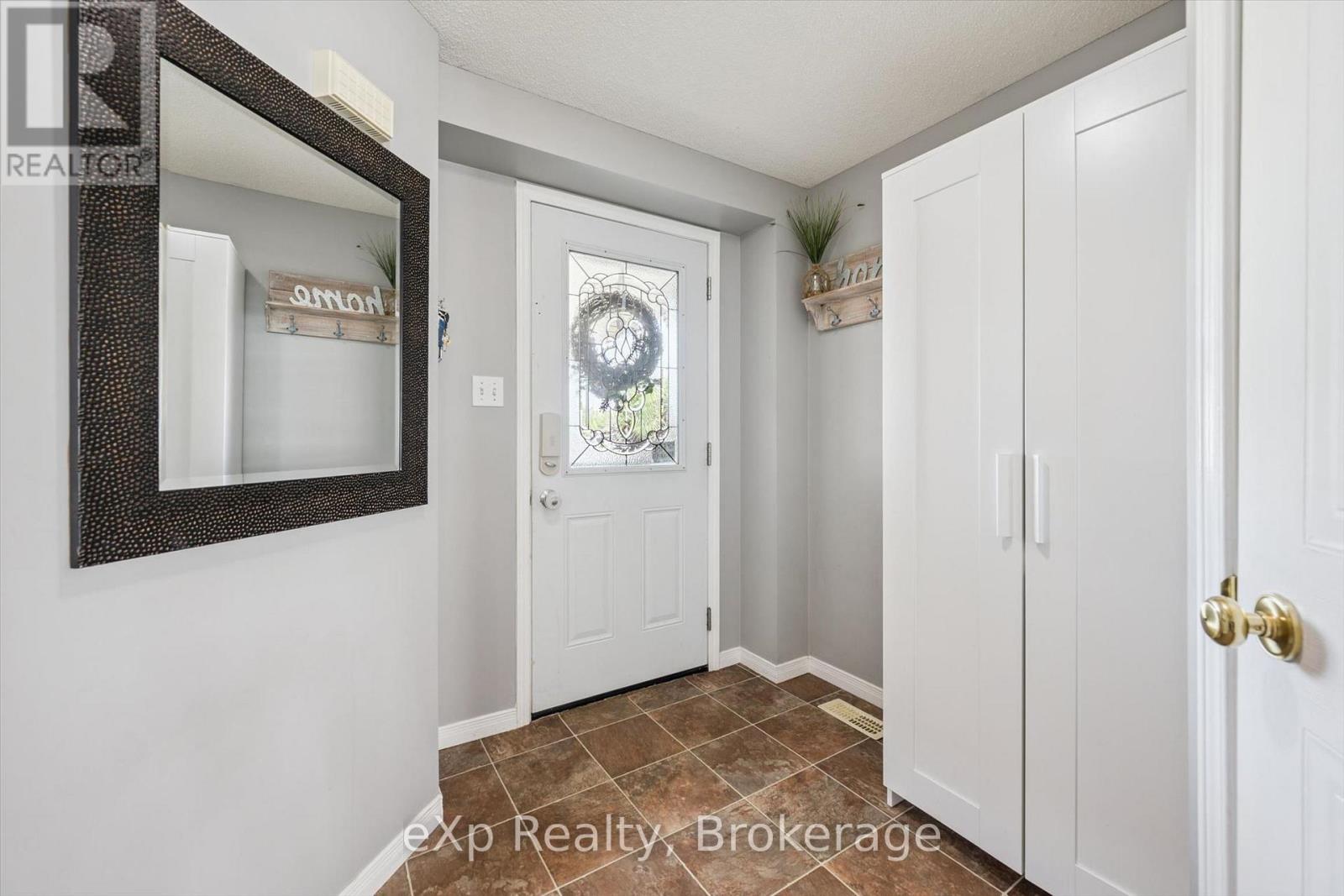 296 TAIT CRESCENT - 4