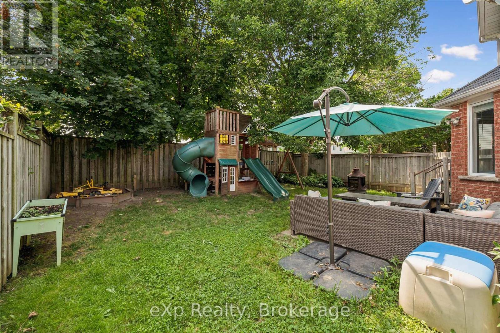 296 TAIT CRESCENT - 40