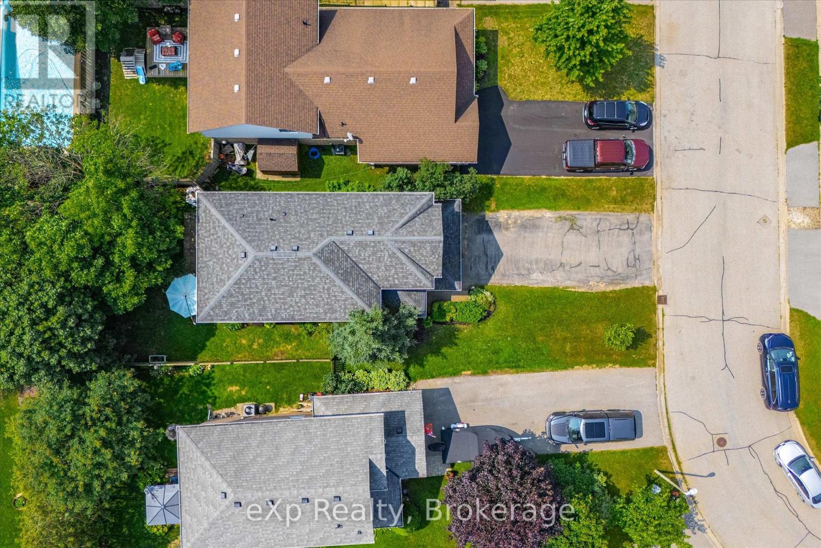 296 TAIT CRESCENT - 42