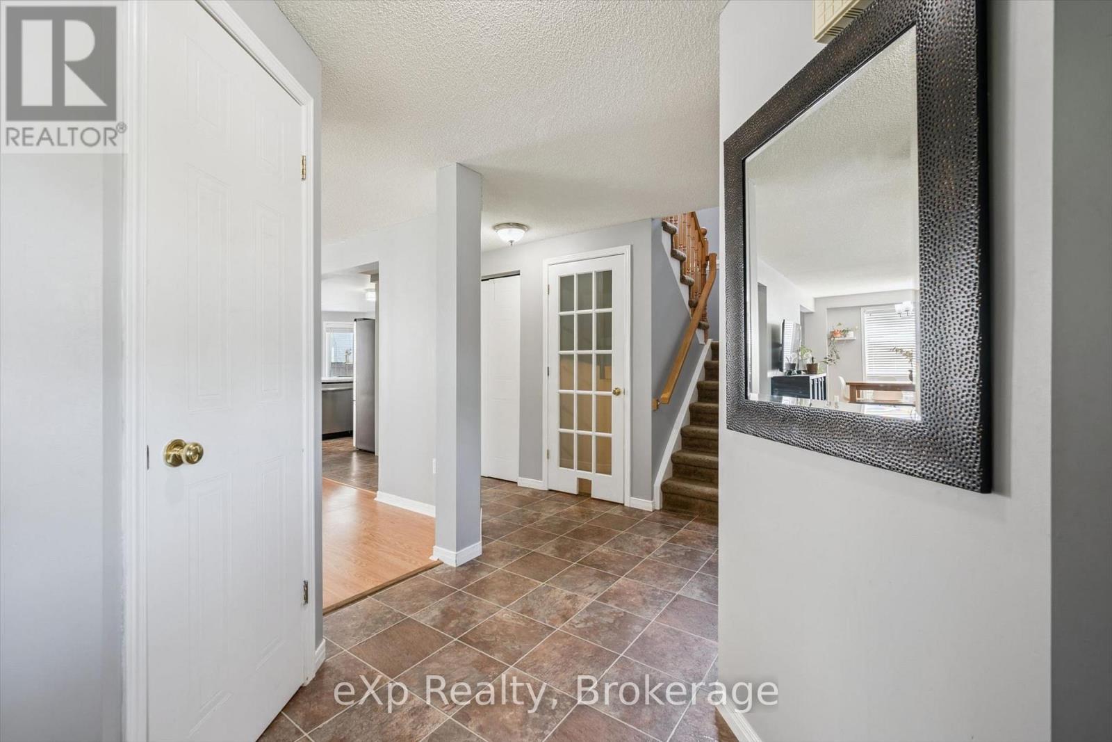 296 TAIT CRESCENT - 5