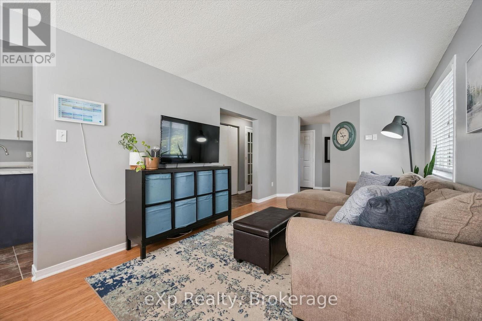 296 TAIT CRESCENT - 7