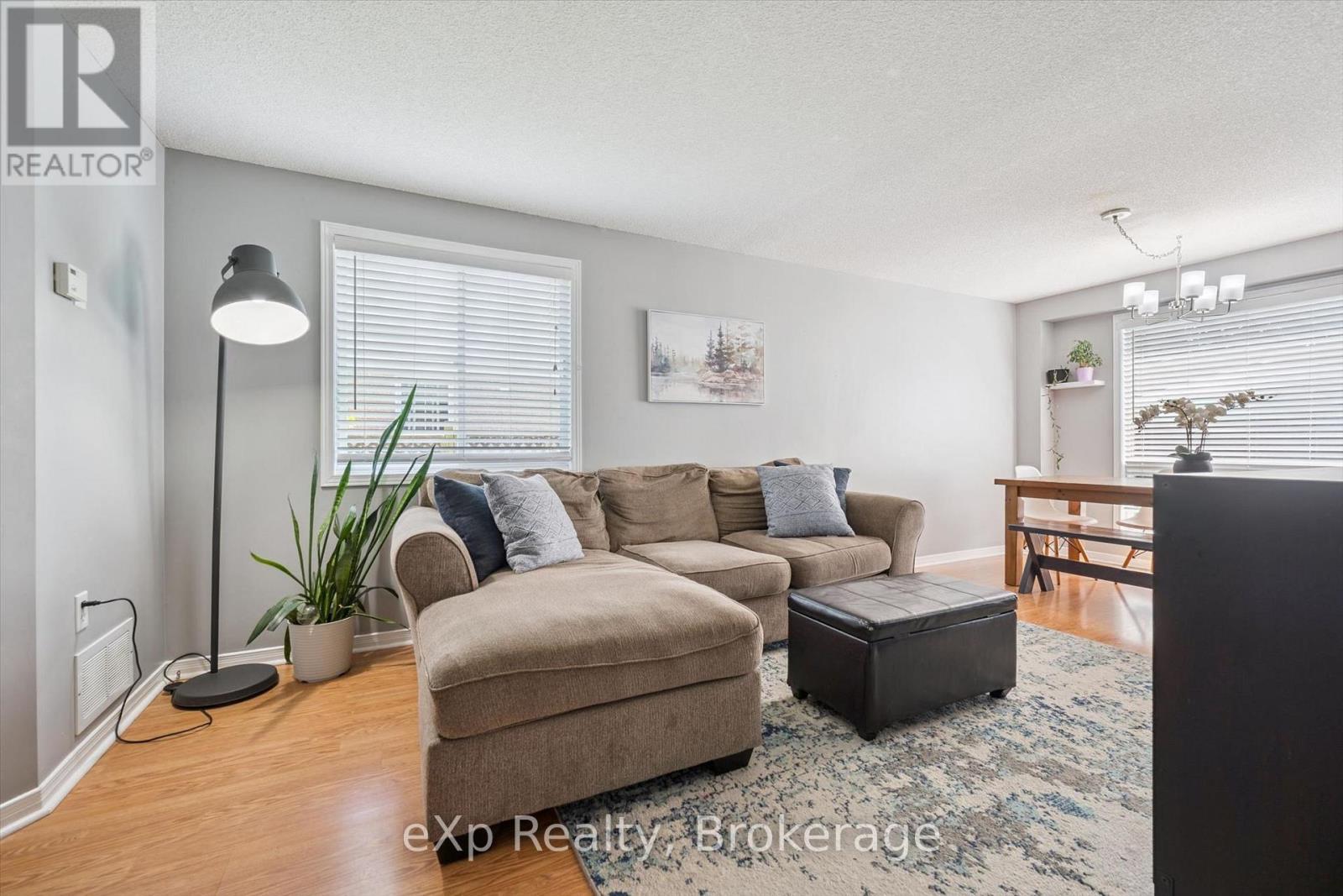 296 TAIT CRESCENT - 8