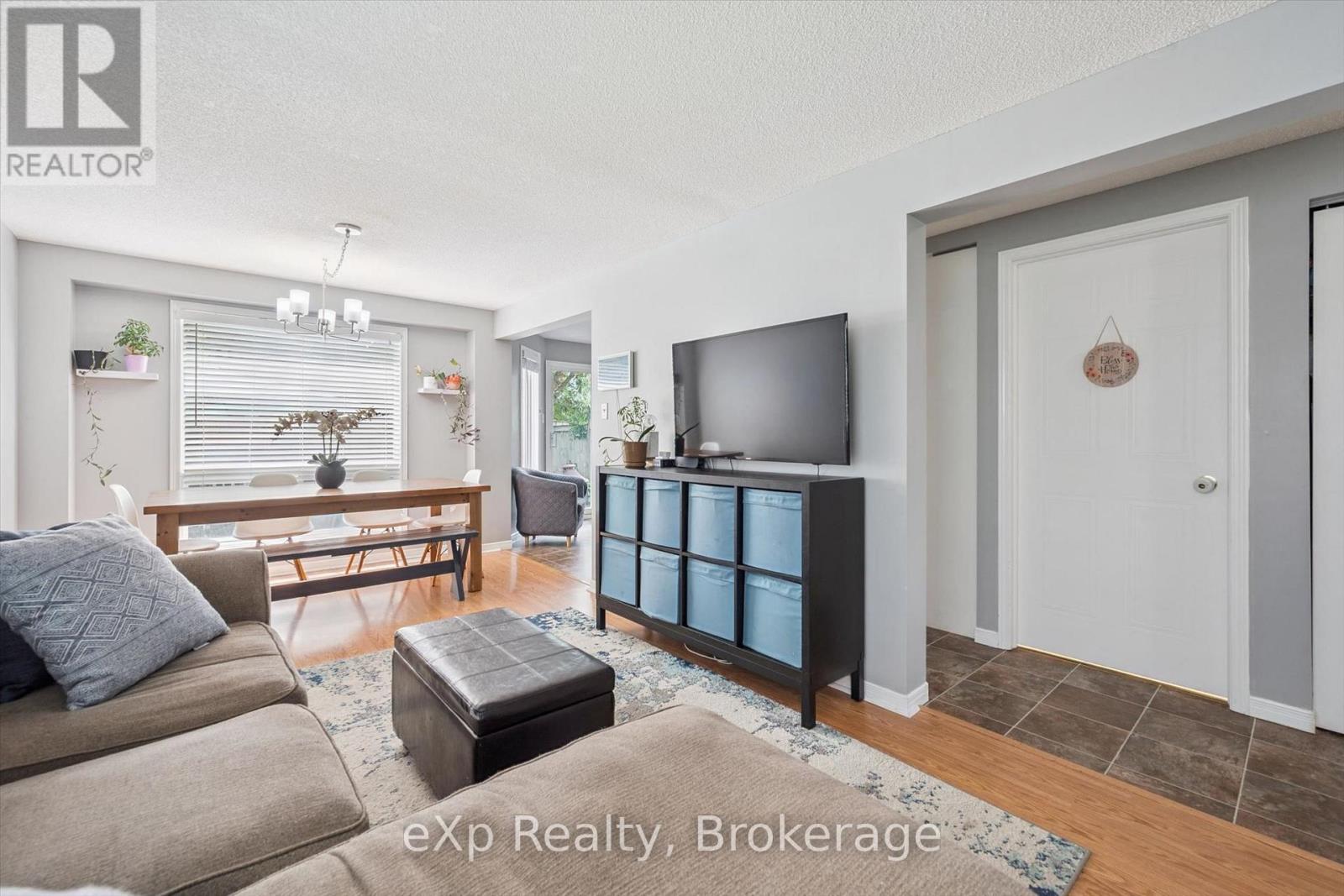 296 TAIT CRESCENT - 9