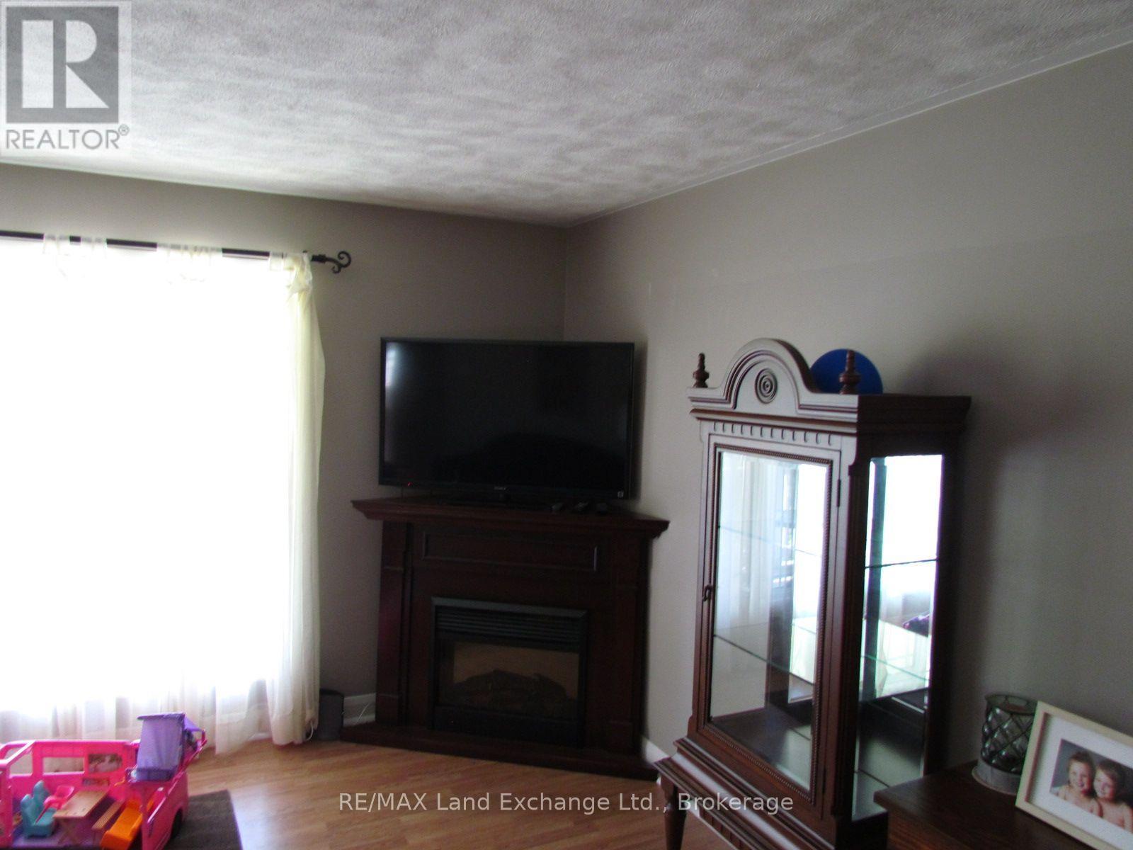 115 BROWN'S LANE - 10