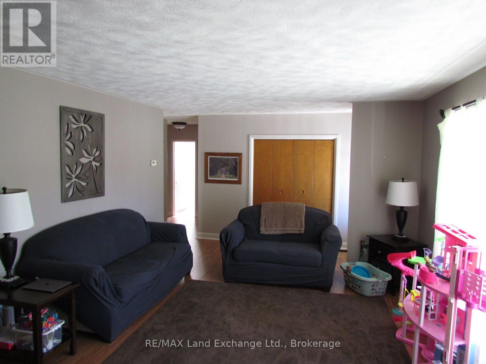 115 BROWN'S LANE - 11