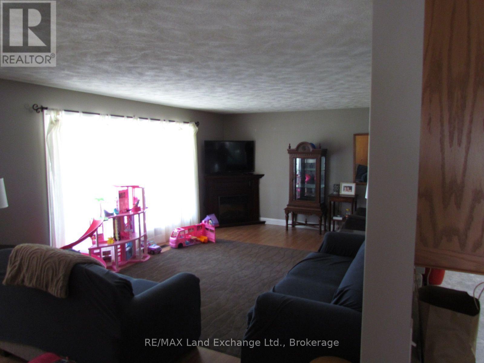 115 BROWN'S LANE - 12