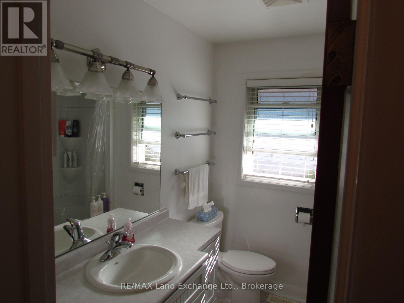 115 BROWN'S LANE - 13