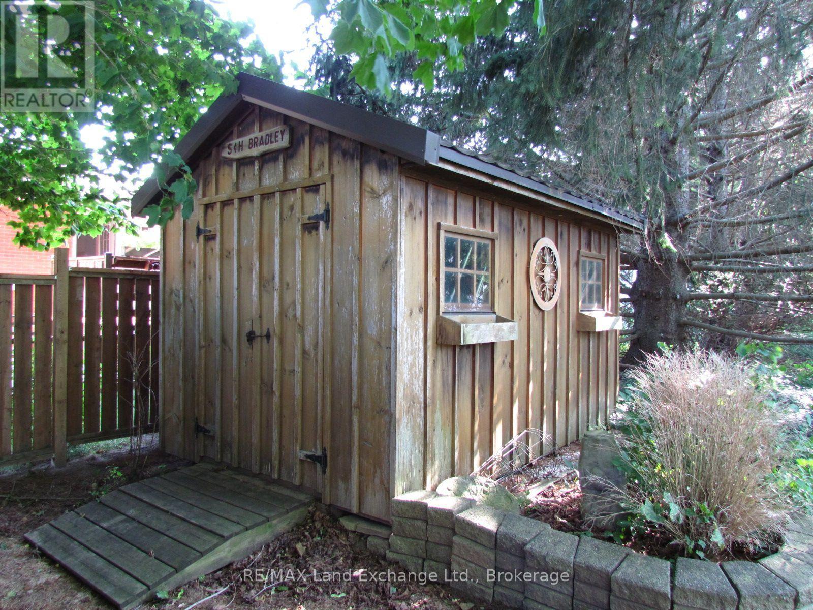 115 BROWN'S LANE - 7