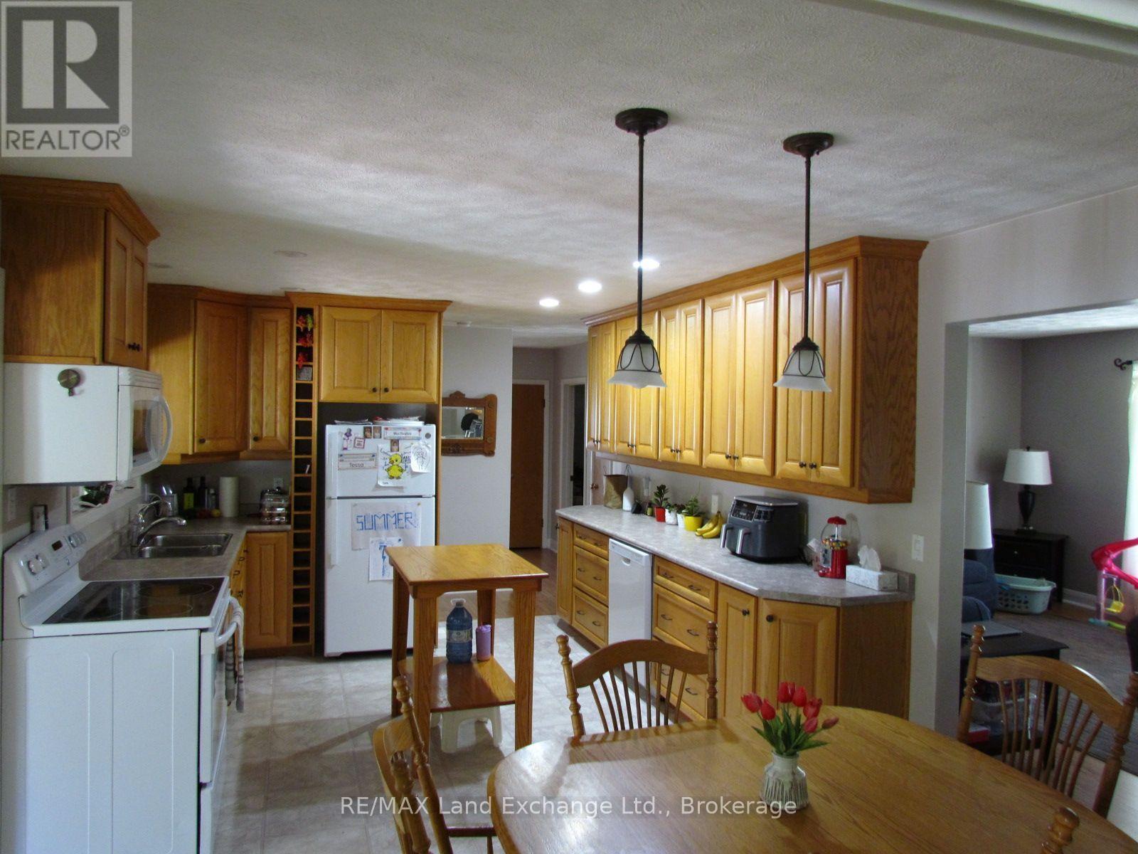 115 BROWN'S LANE - 8