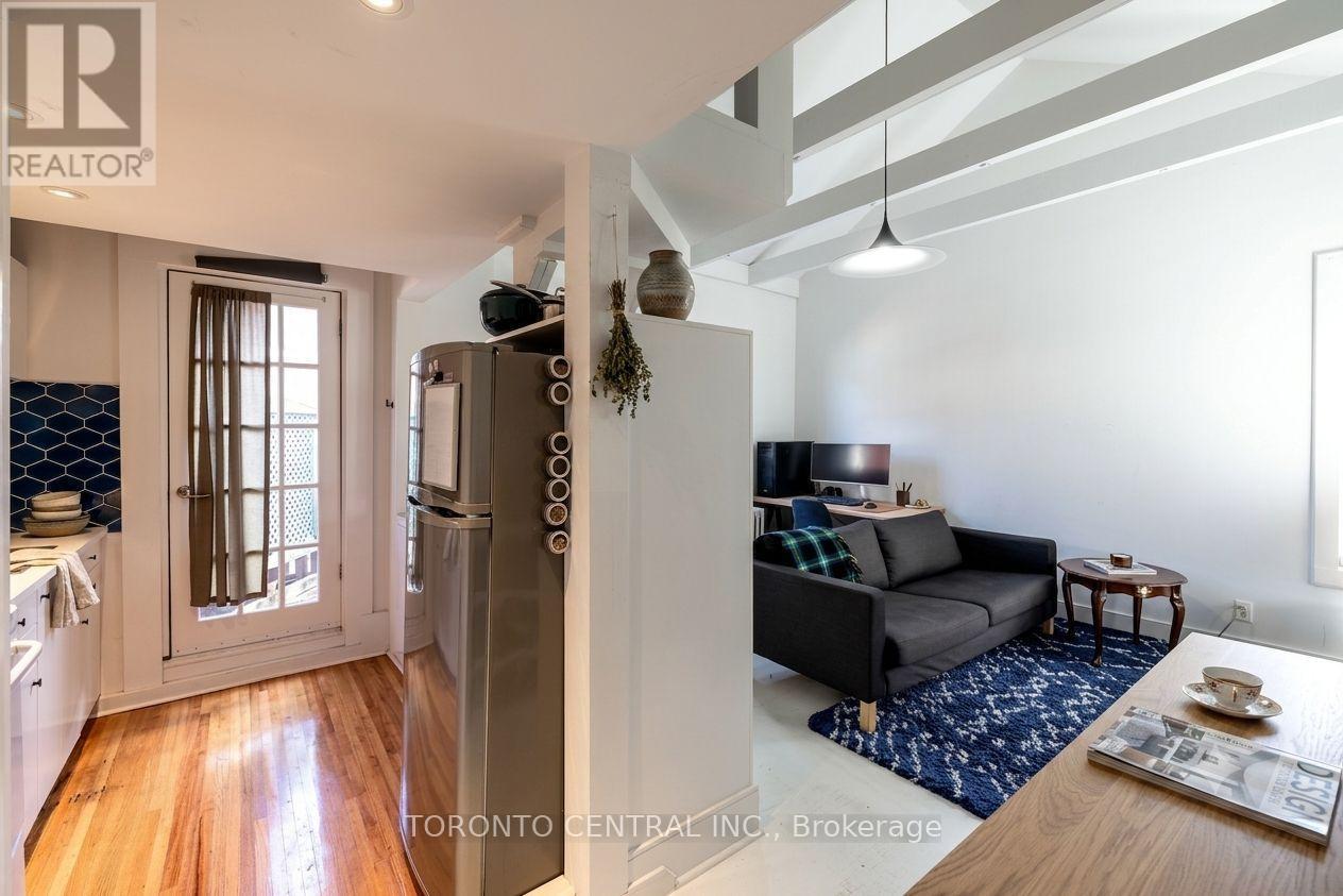 24 MANNING AVENUE - 18