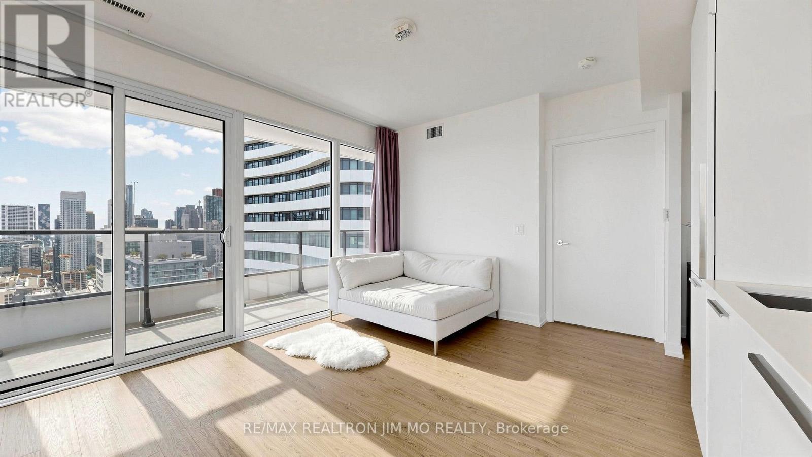 #4116 85 WOOD STREET - Image 10
