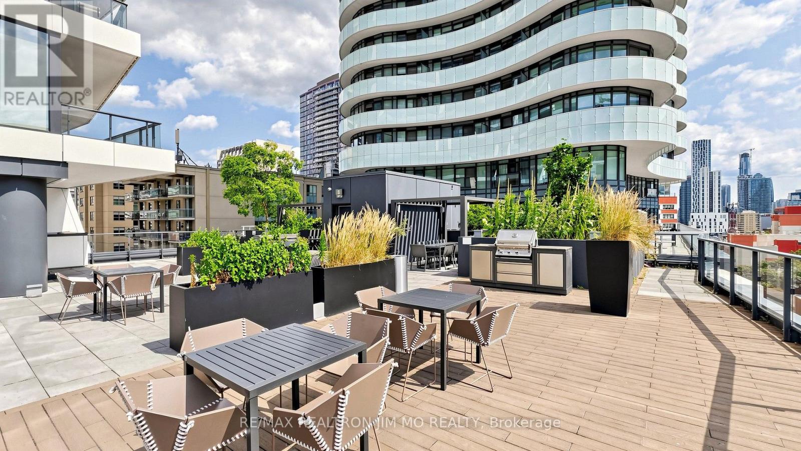 #4116 85 WOOD STREET - Image 34