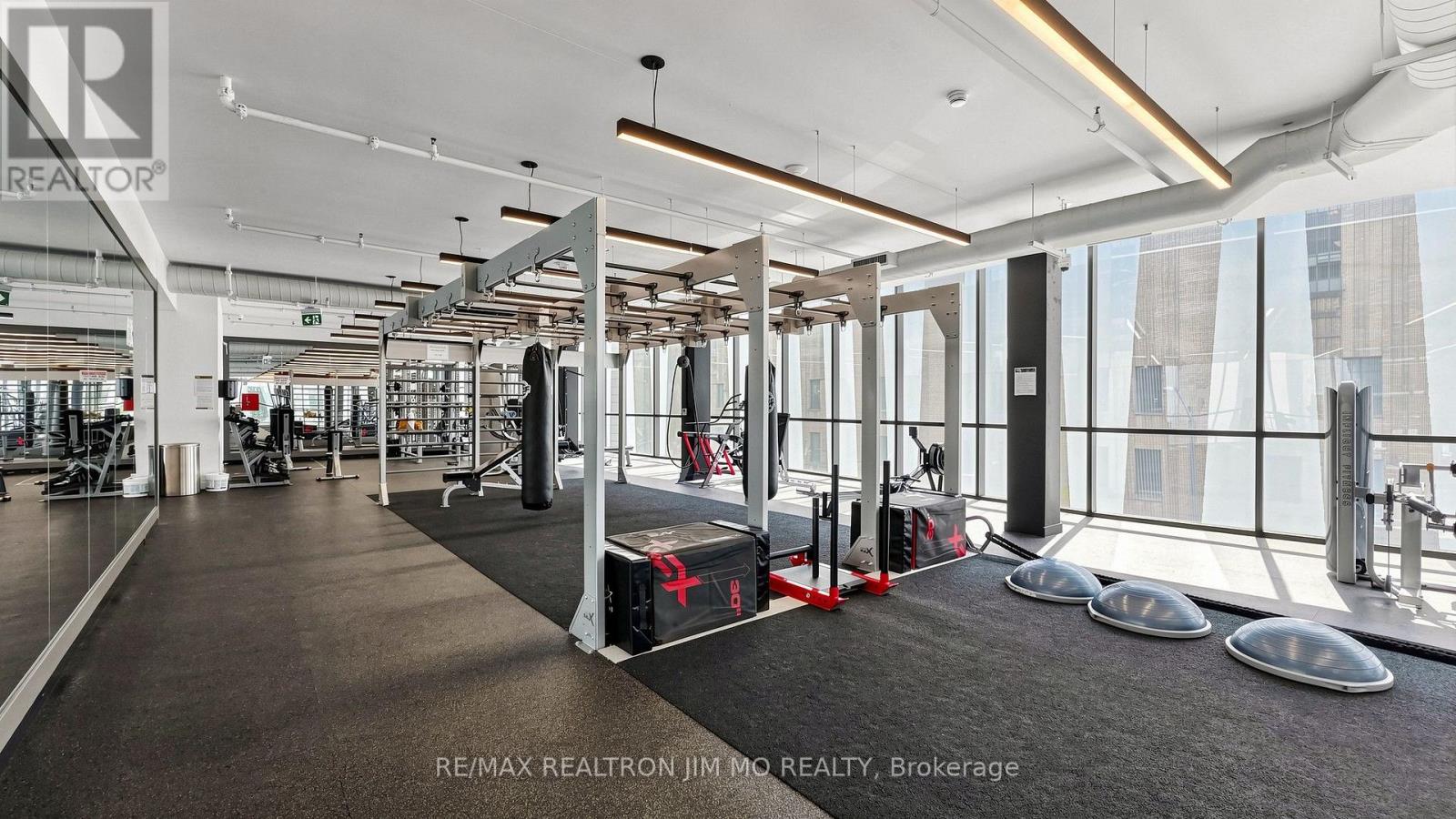 #4116 85 WOOD STREET - Image 43