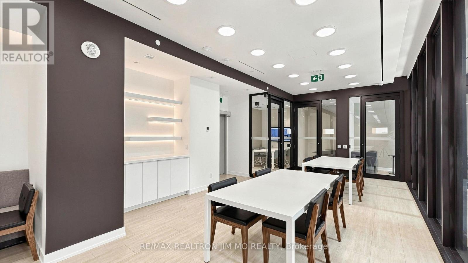 #4116 85 WOOD STREET - Image 44