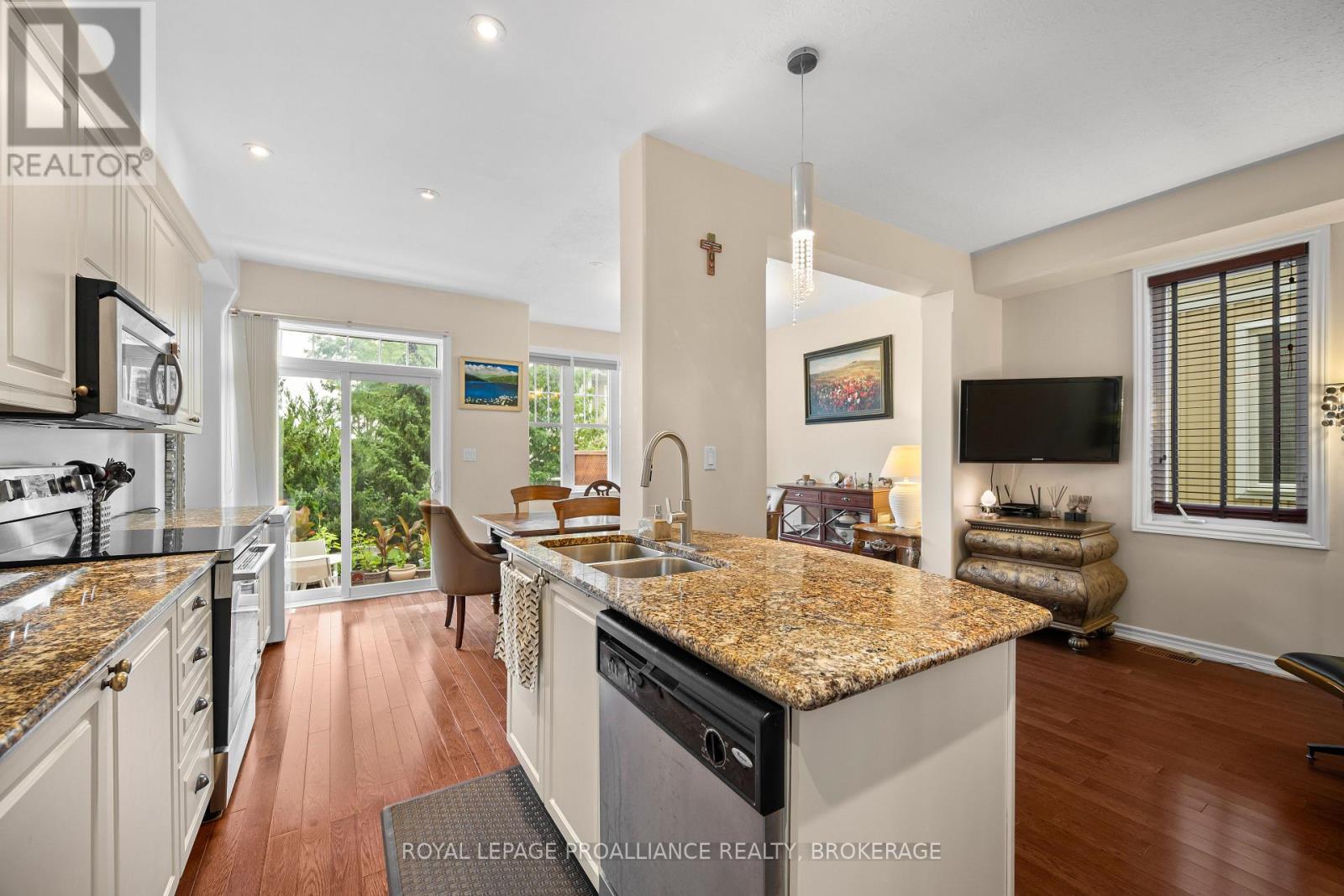 901 ASCOT LANE - 10