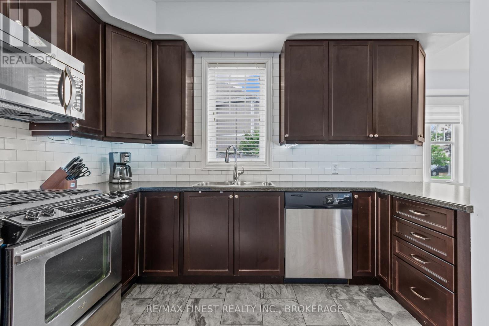 893 ASCOT LANE - 10