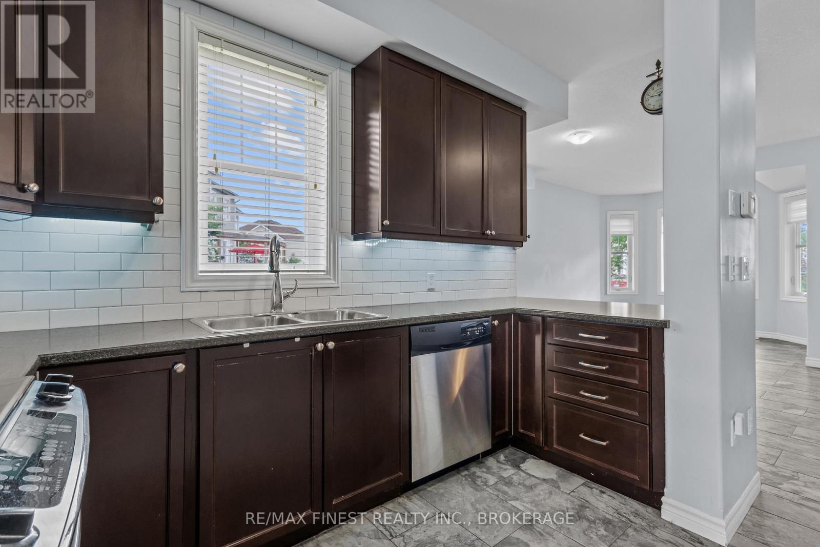 893 ASCOT LANE - 11