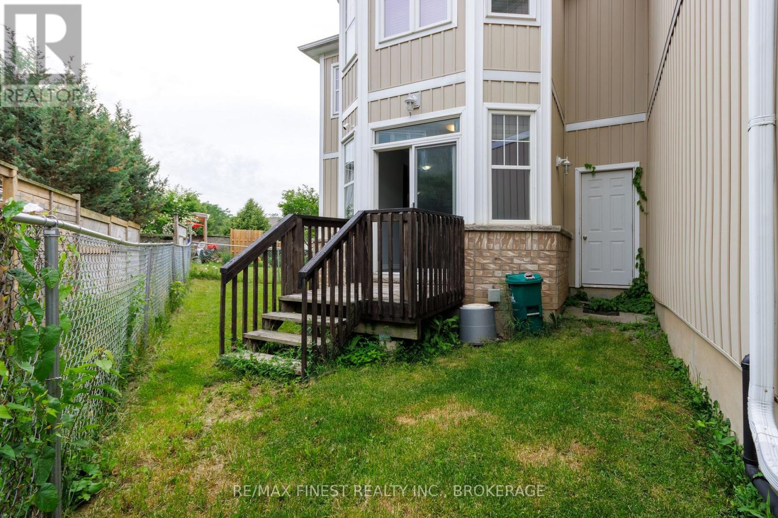 893 ASCOT LANE - 27