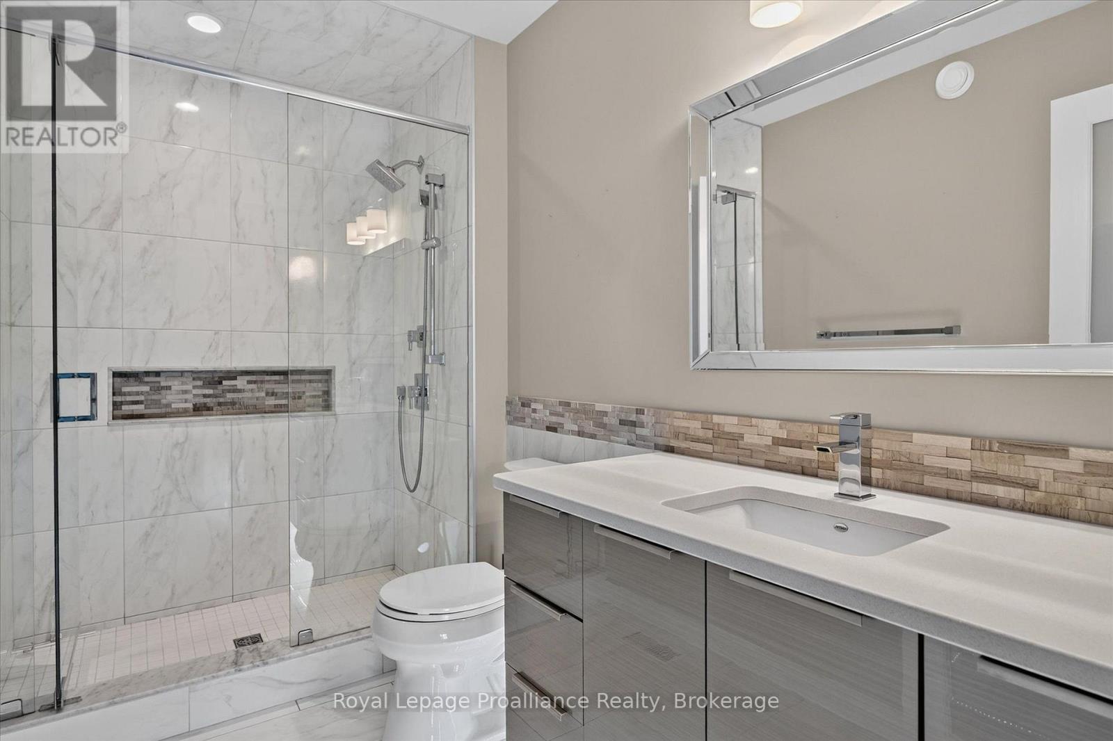 #507 1742 RAVENWOOD DRIVE - 20