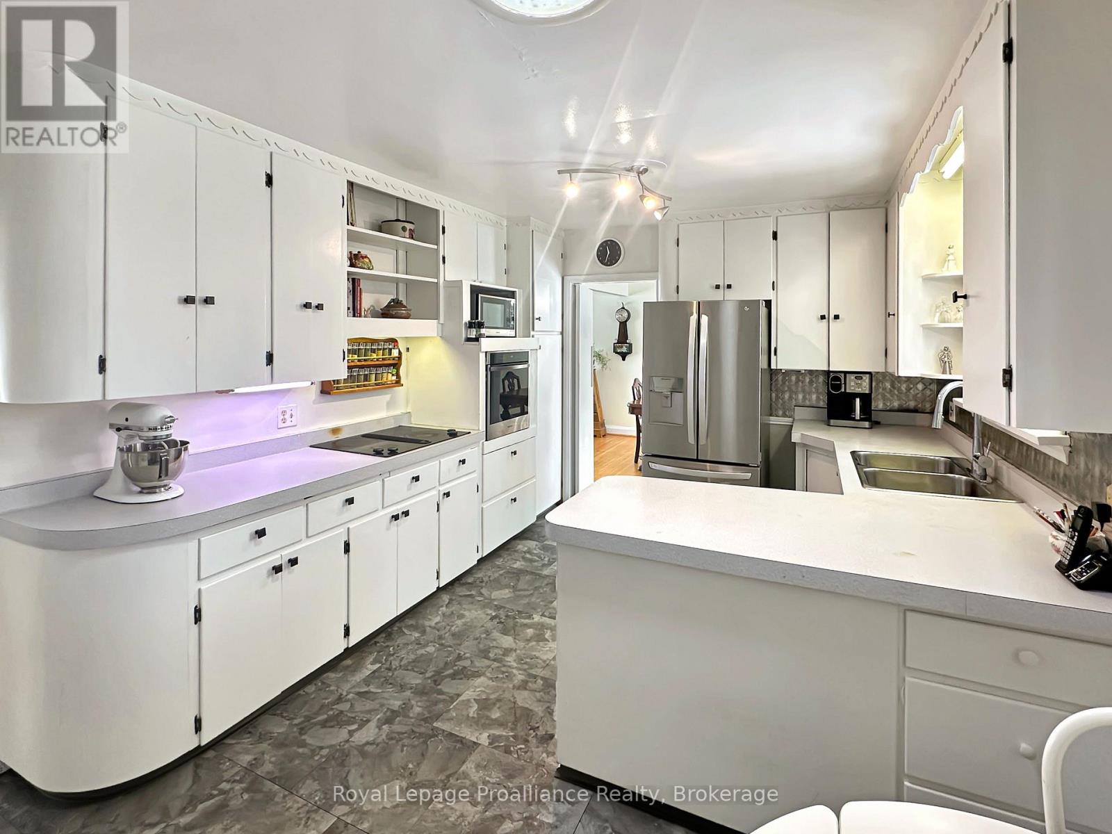 7 EASTWOOD PARK DRIVE - 14