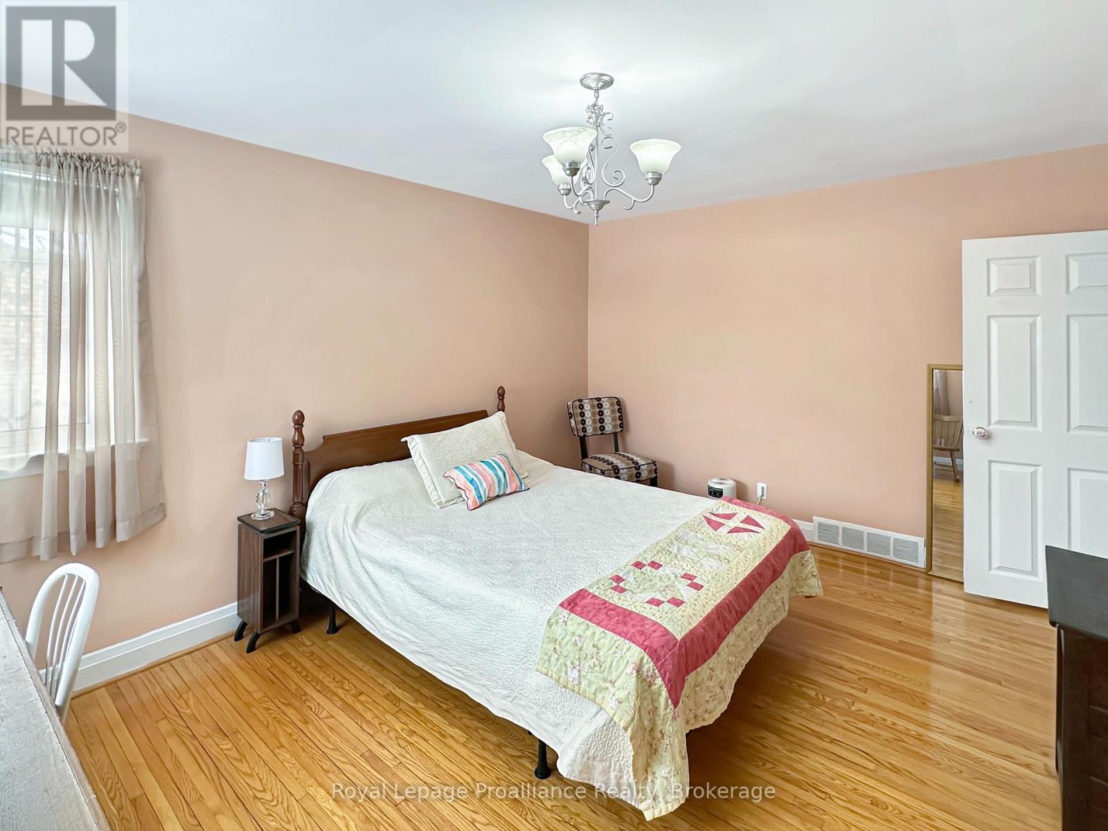 7 EASTWOOD PARK DRIVE - 23