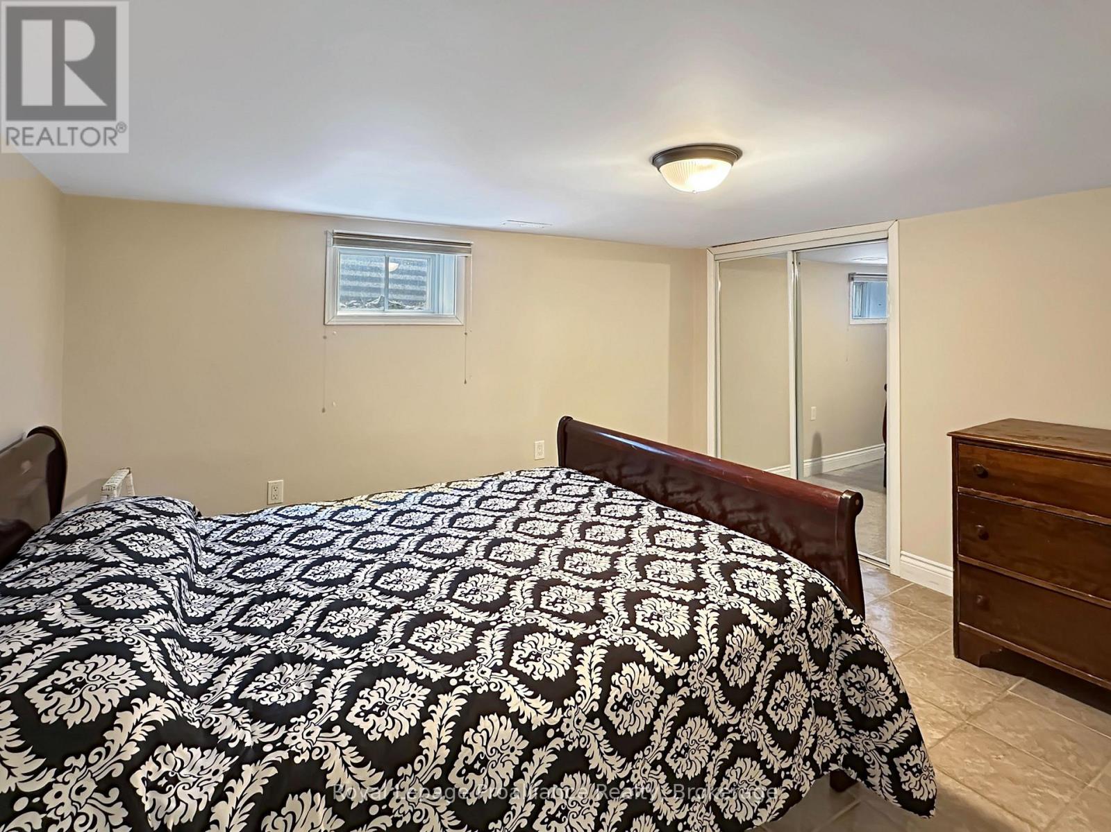 7 EASTWOOD PARK DRIVE - 30
