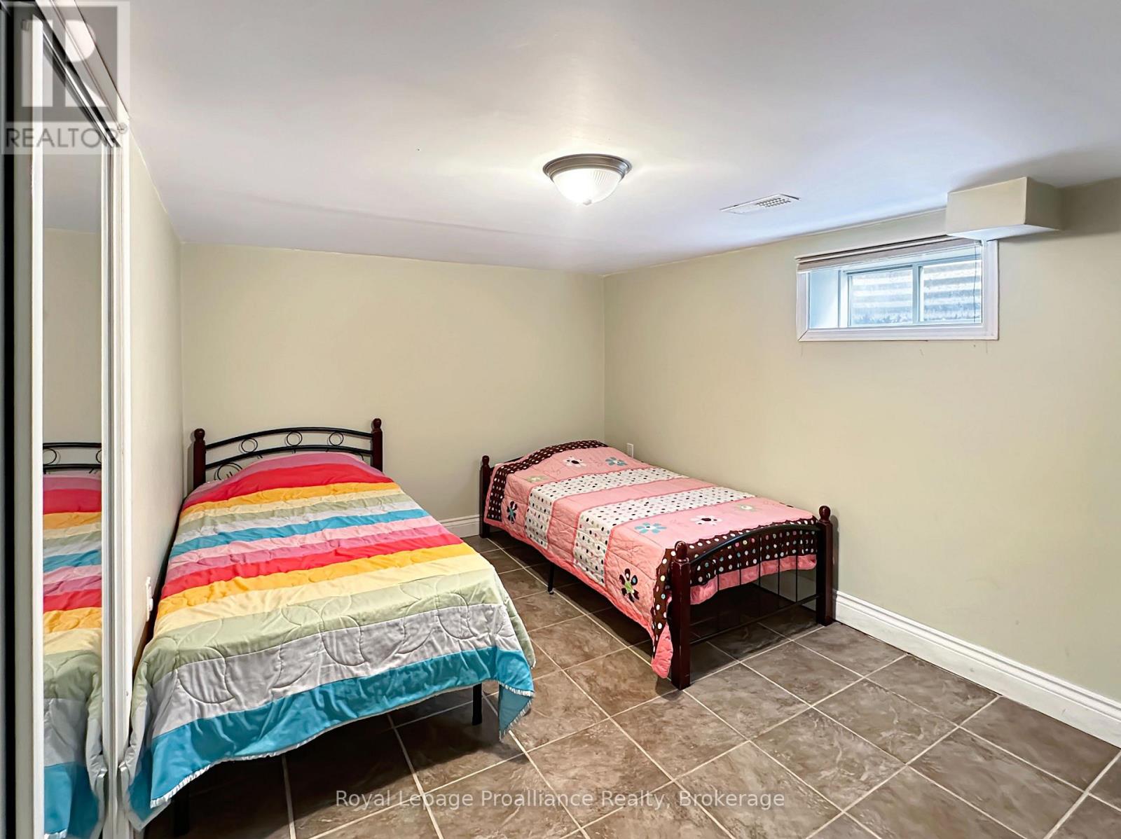7 EASTWOOD PARK DRIVE - 32