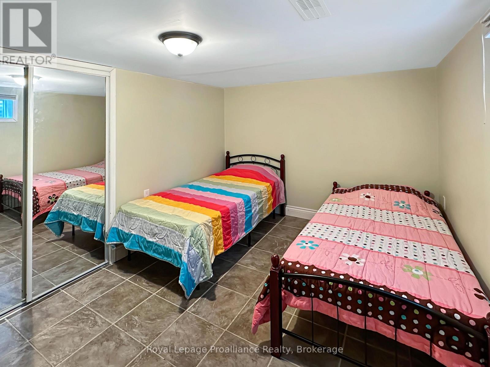 7 EASTWOOD PARK DRIVE - 33