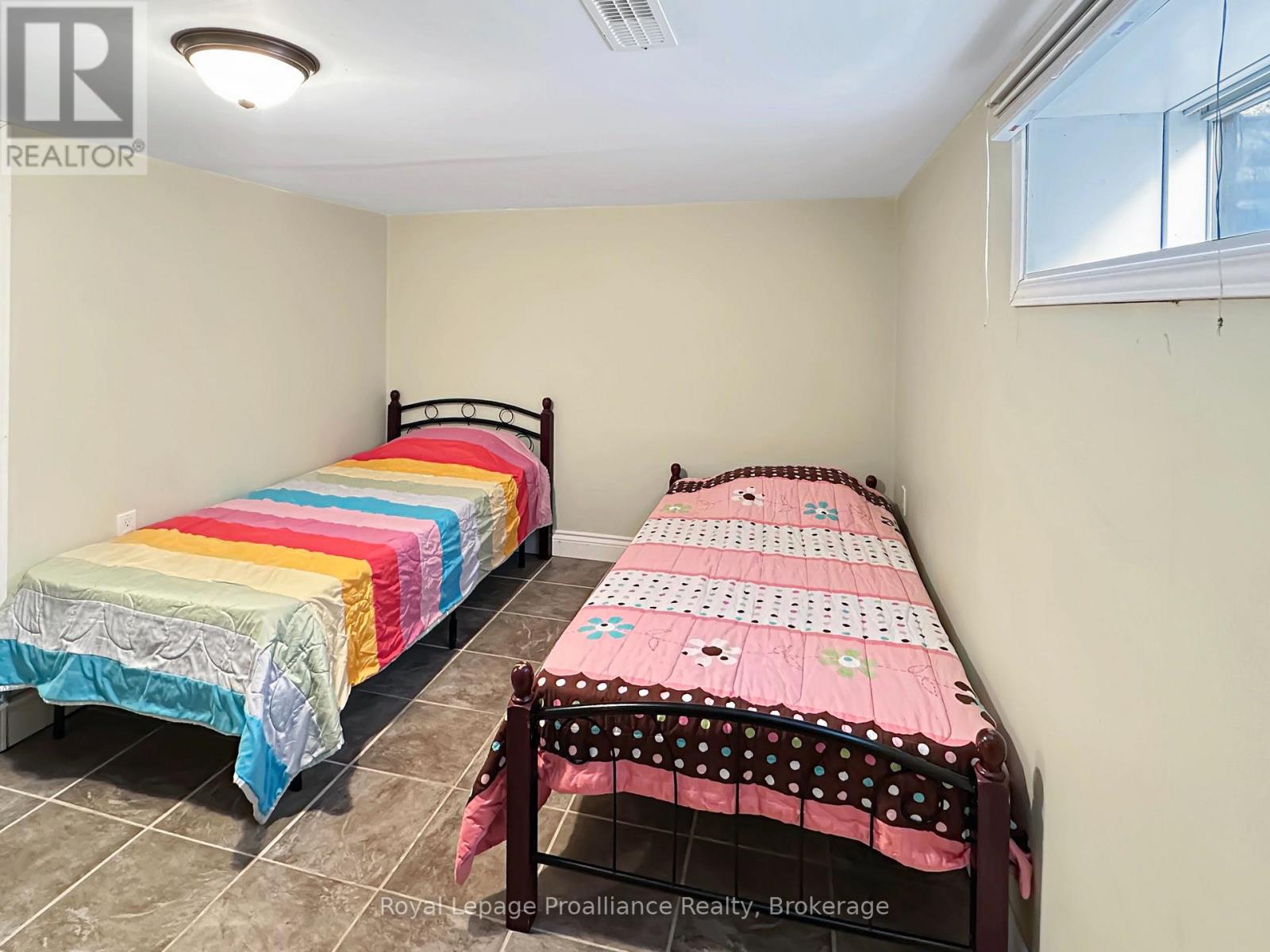 7 EASTWOOD PARK DRIVE - 34