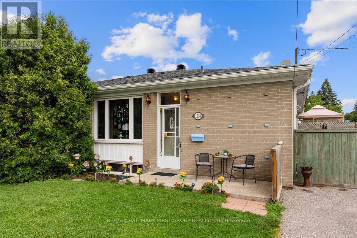 1014 DUNLOP STREET E - 1