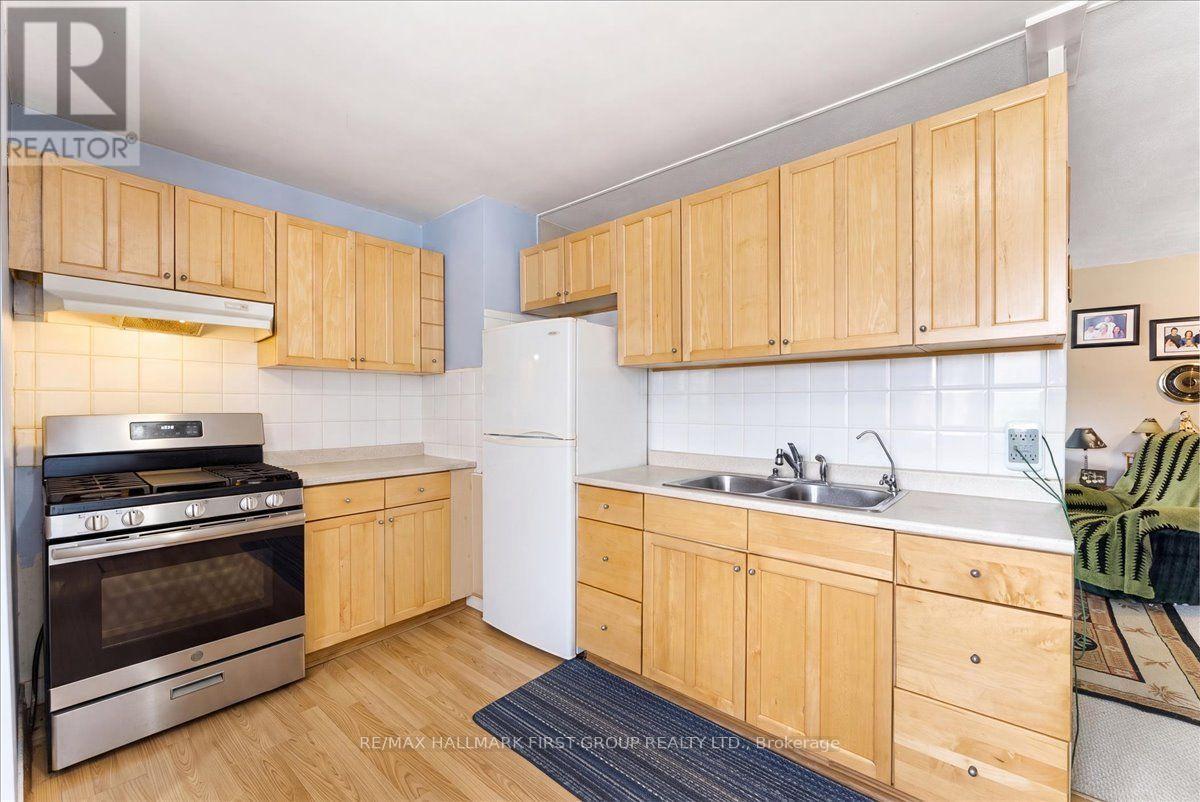 1014 DUNLOP STREET E - Image 7
