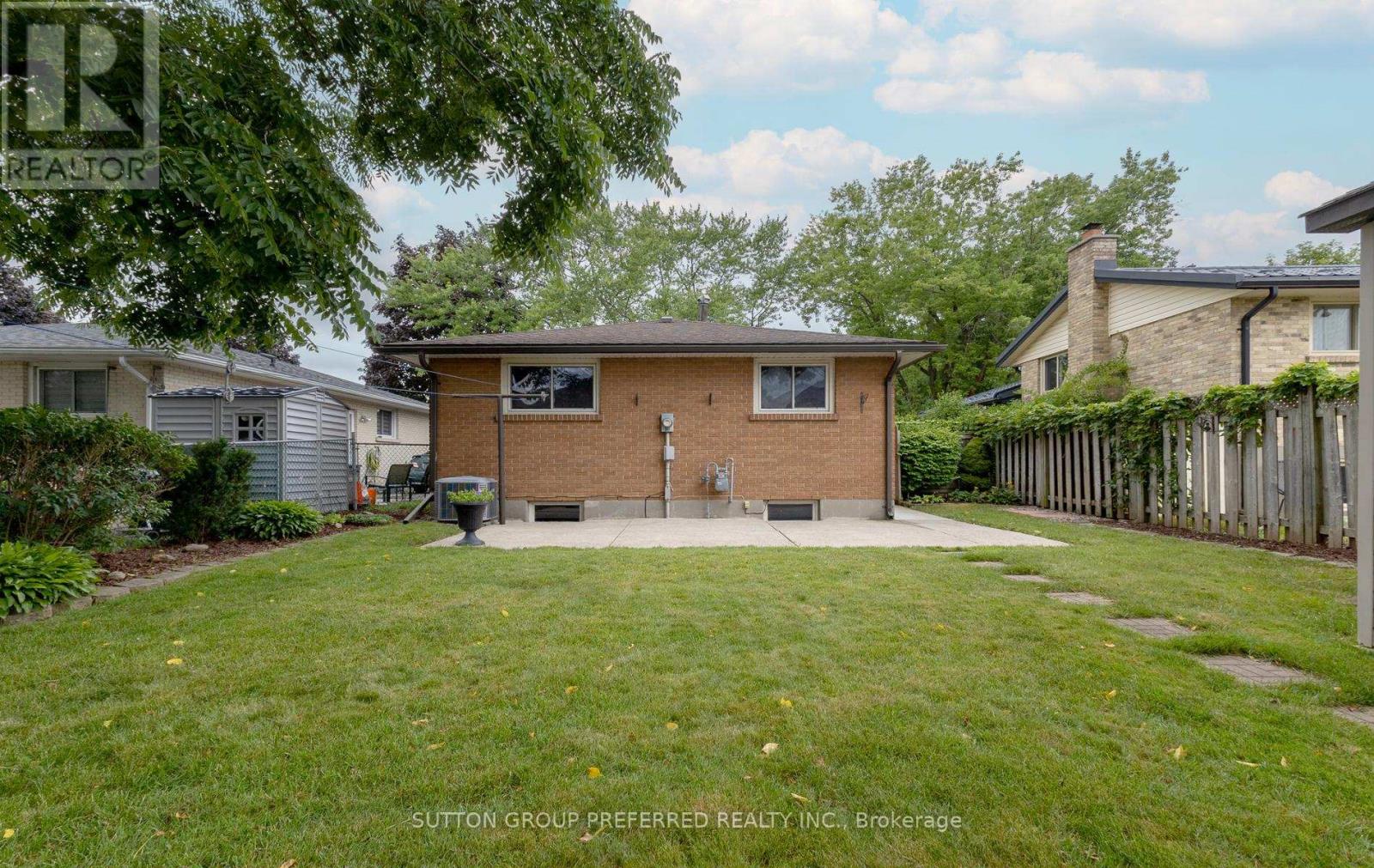 55 JENA CRESCENT - 37