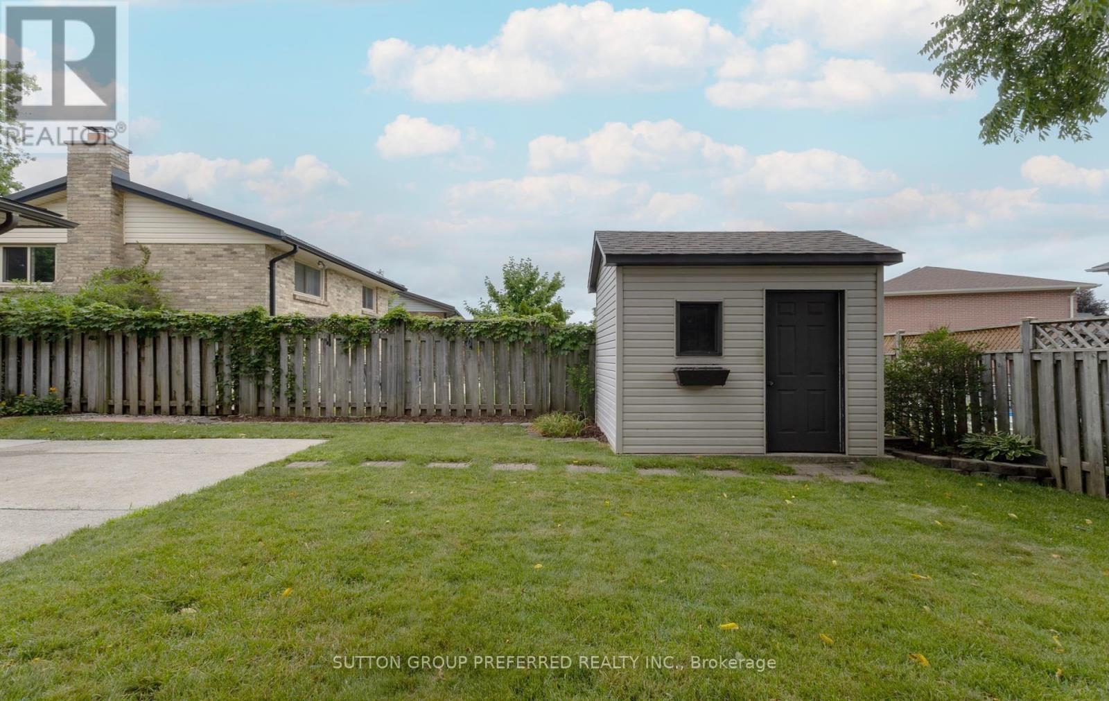 55 JENA CRESCENT - 38