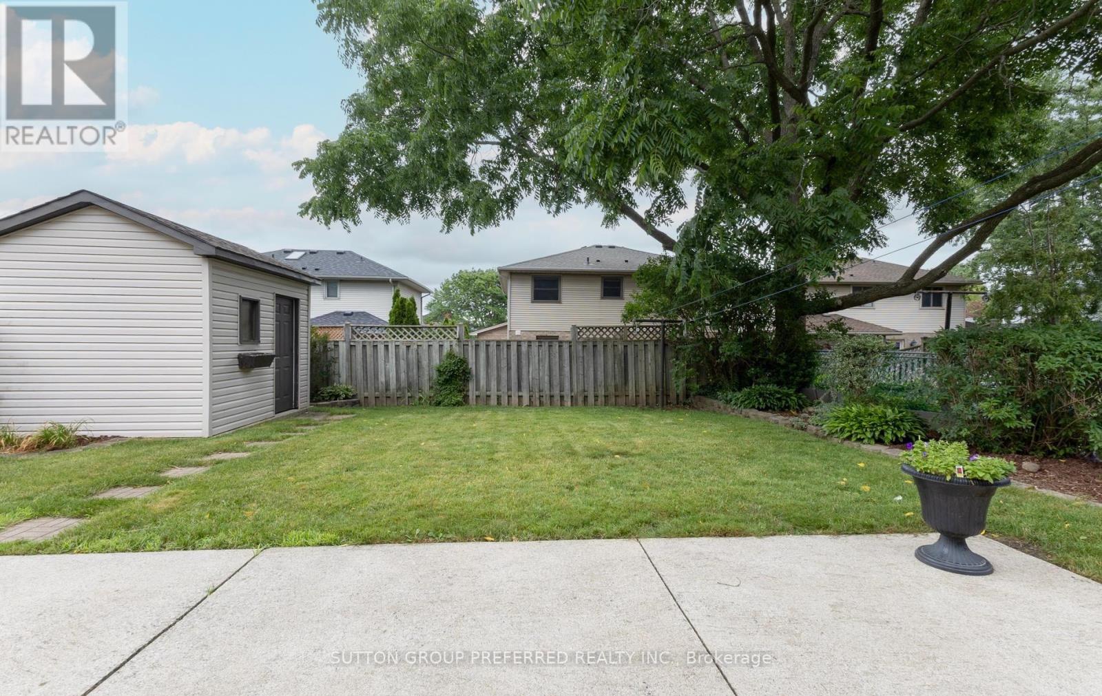 55 JENA CRESCENT - 39