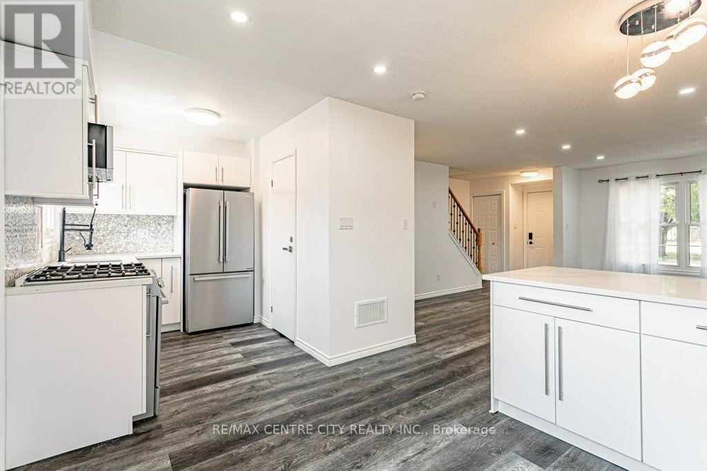 #22 1725 ERNEST AVENUE - 12