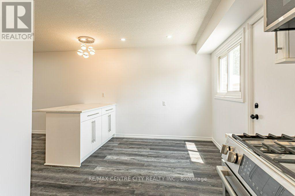 #22 1725 ERNEST AVENUE - 14