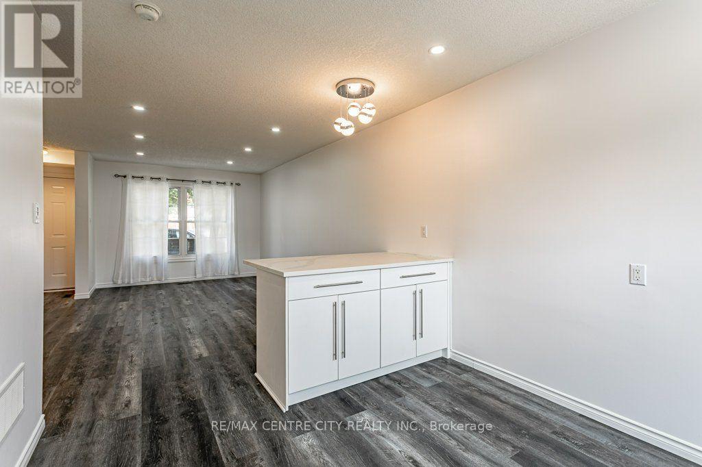 #22 1725 ERNEST AVENUE - 16