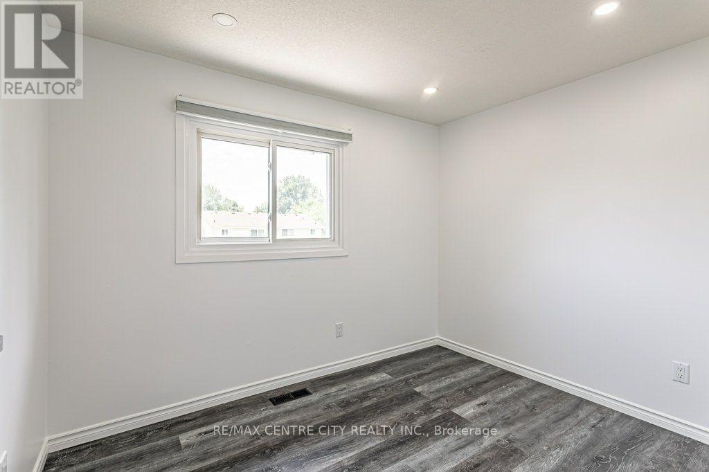 #22 1725 ERNEST AVENUE - 17