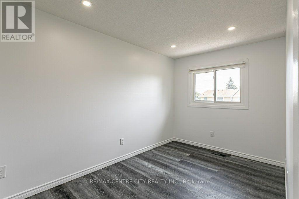 #22 1725 ERNEST AVENUE - 19