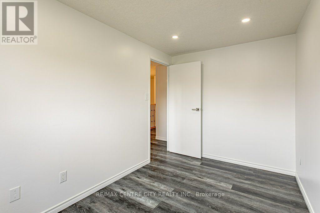 #22 1725 ERNEST AVENUE - 20