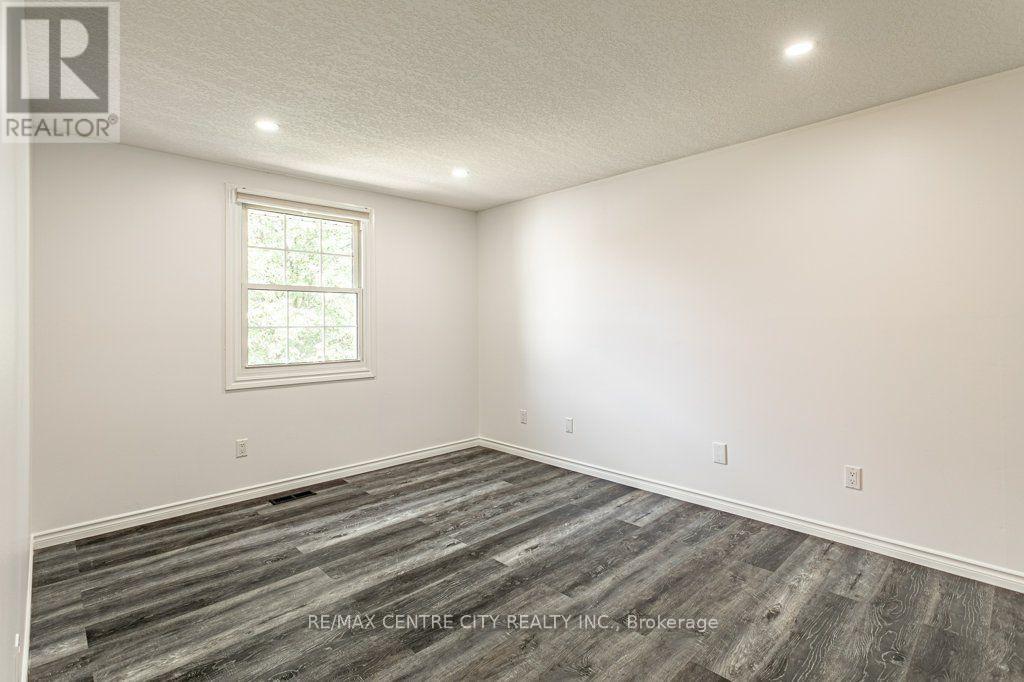 #22 1725 ERNEST AVENUE - 22